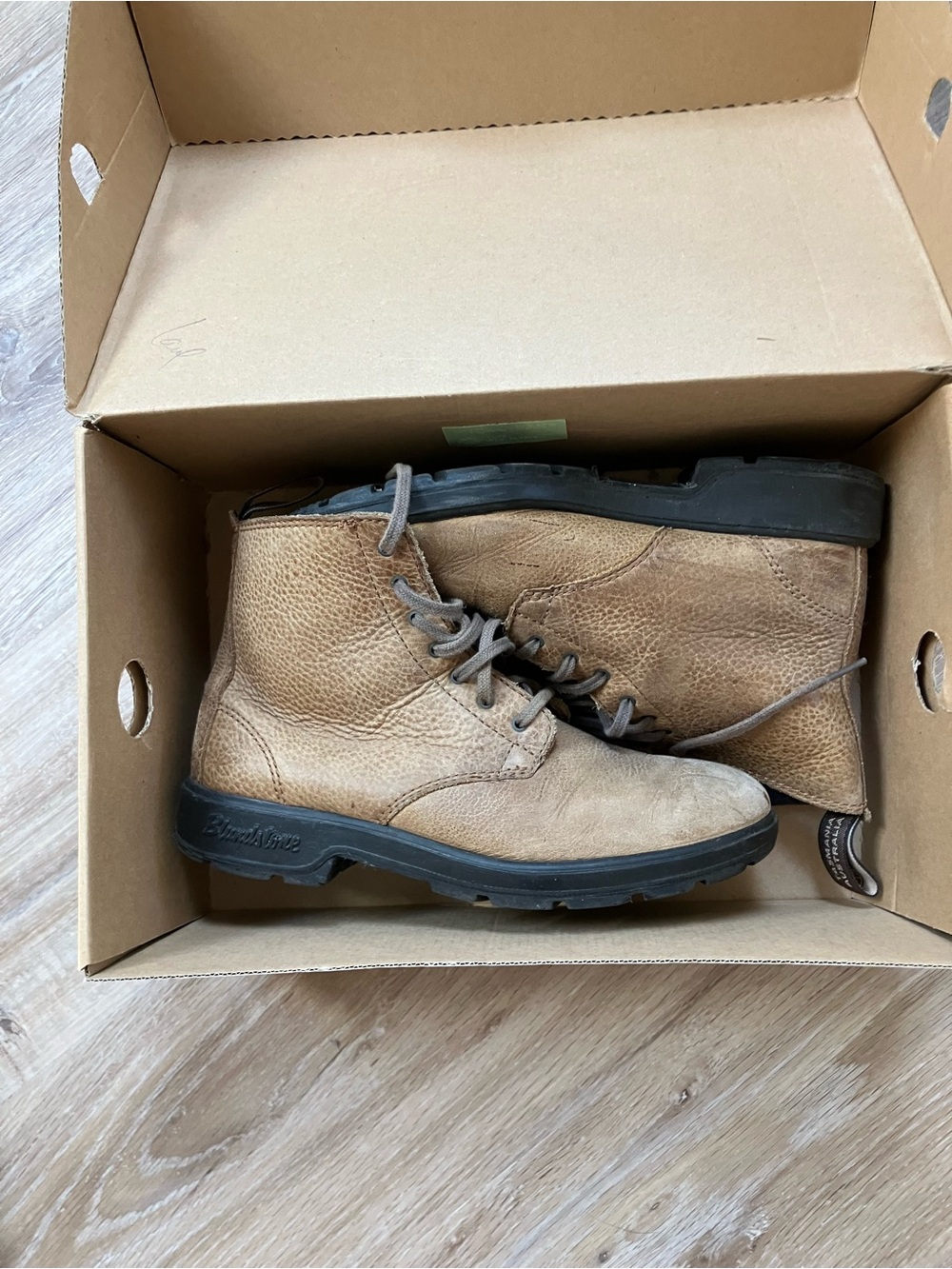 Blundstone women’s size 8 AUS size 5 these are unisex